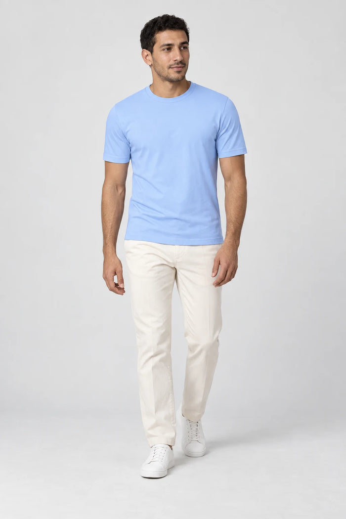 Elegance Shiny T-shirt - Baby Blue — gecombineerd in een outfit