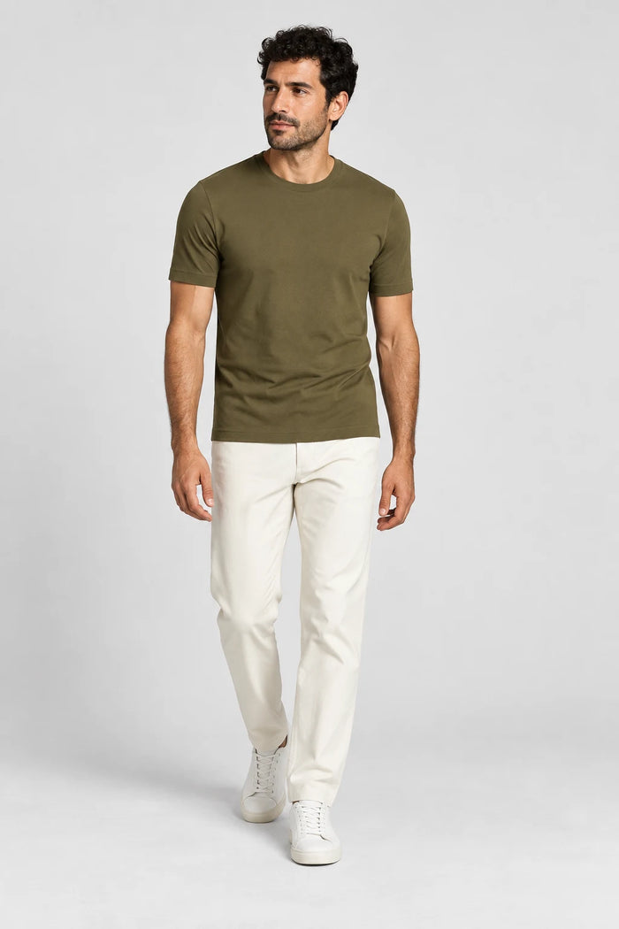 Elegance Shiny T-shirt - Olive — gecombineerd in een outfit
